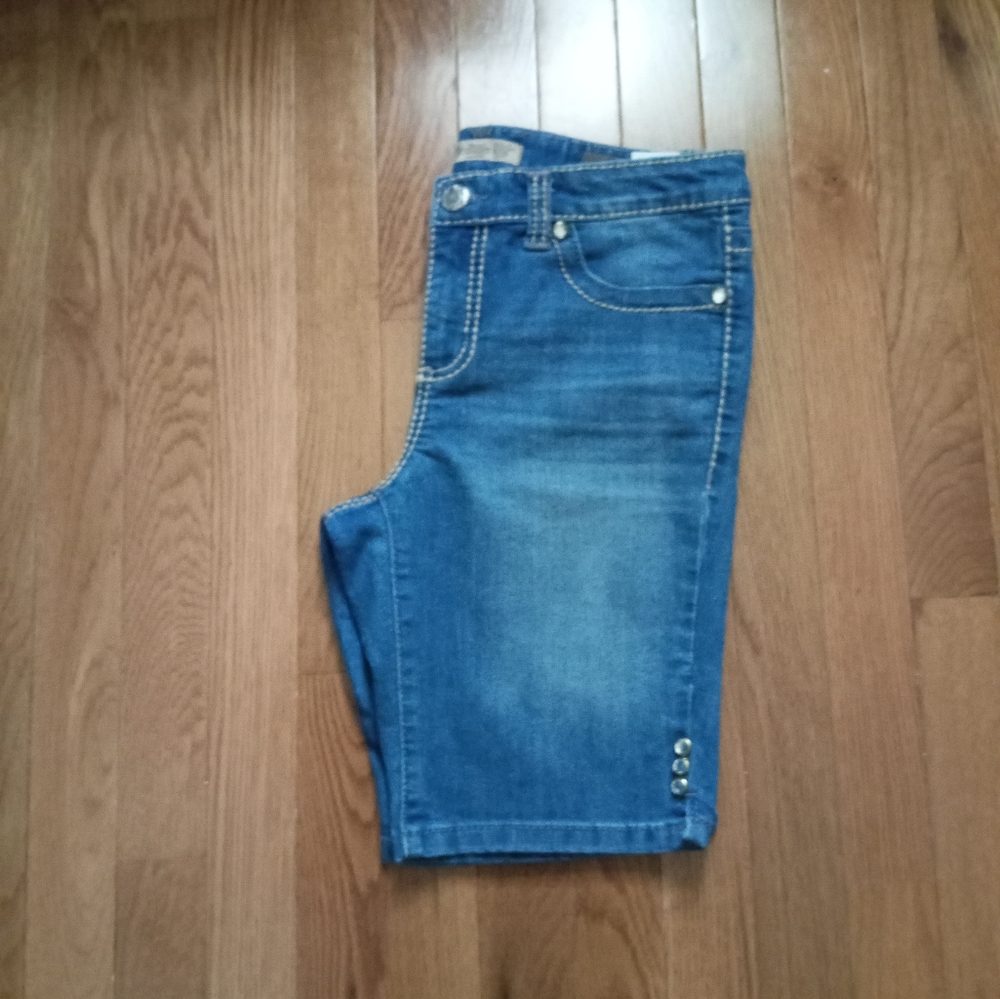 Nine West Vintage America Collection bermuda length medium wash shorts Size 8P